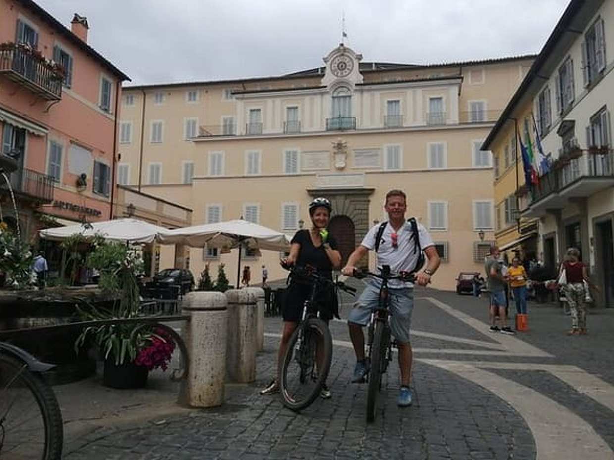 Castelli Romani Day Trip: Castel Gandolfo and Nemi, photo 3