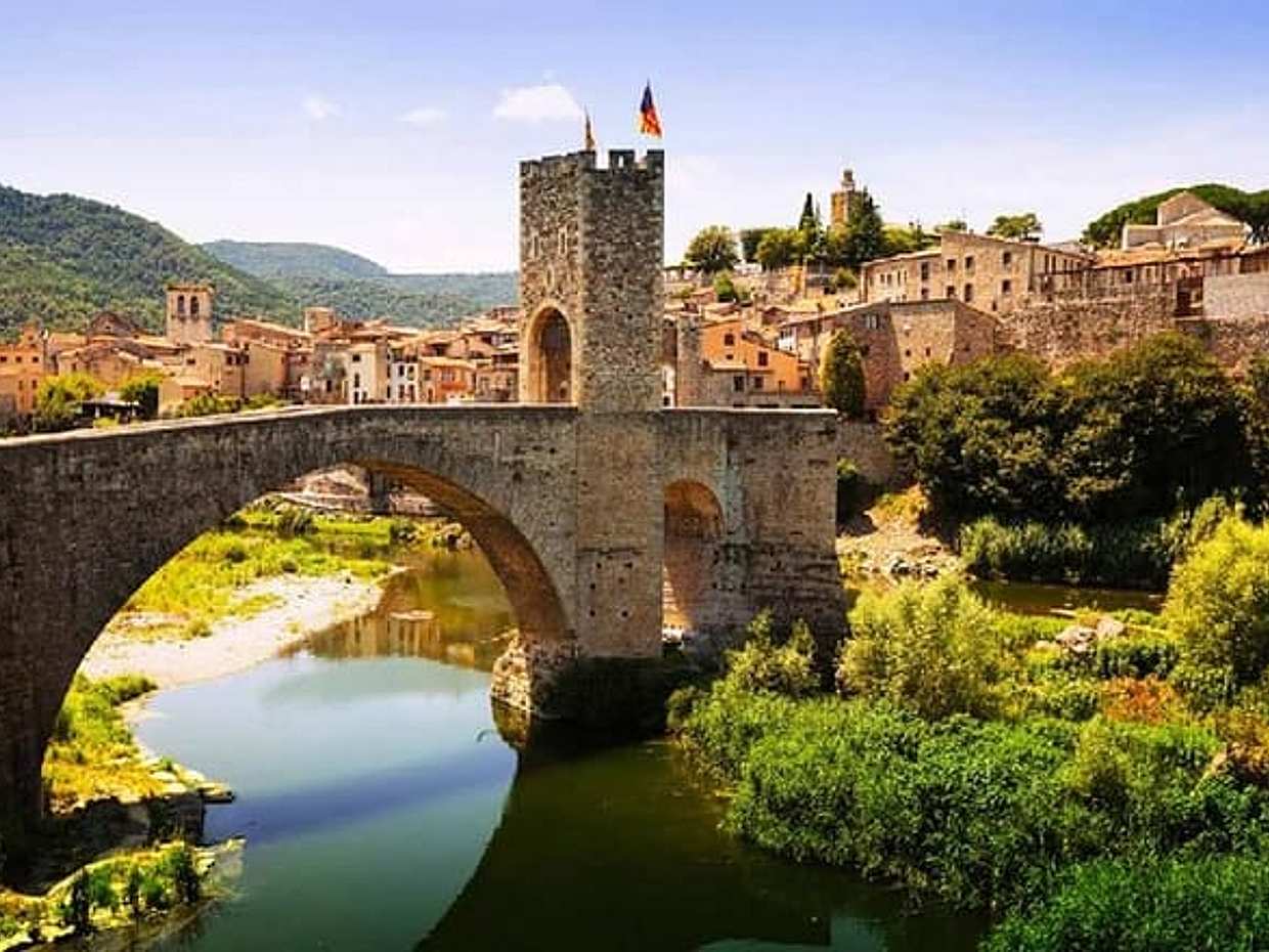 "Girona, Μεσαιωνικά Χωριά & Γεύμα με Θέα στη Λίμνη από τη Βαρκελώνη στην Ισπανία", photo 2