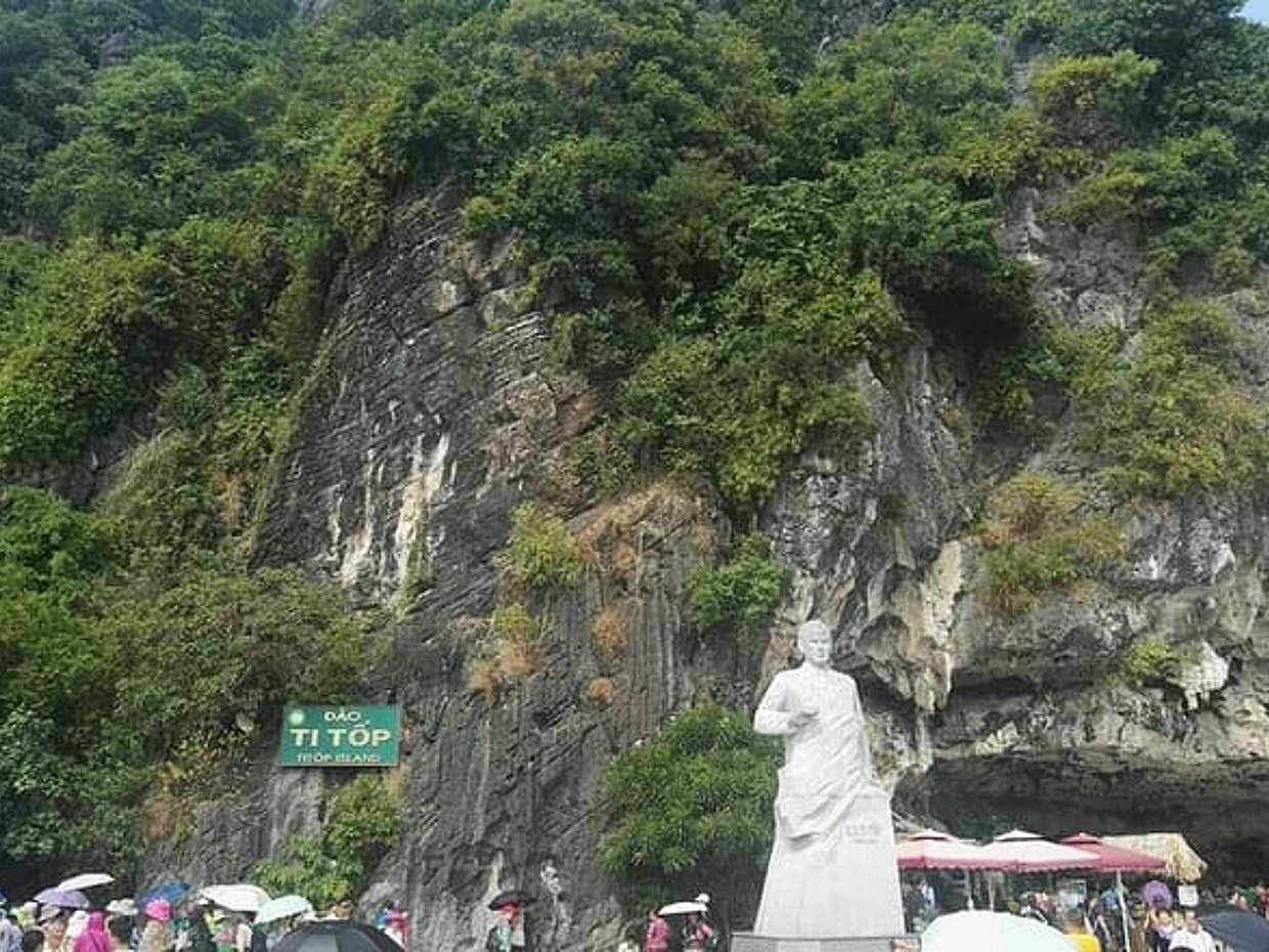 2 Days 1 Night Halong Bay Classic Cruise for Budget Travelers, photo 3