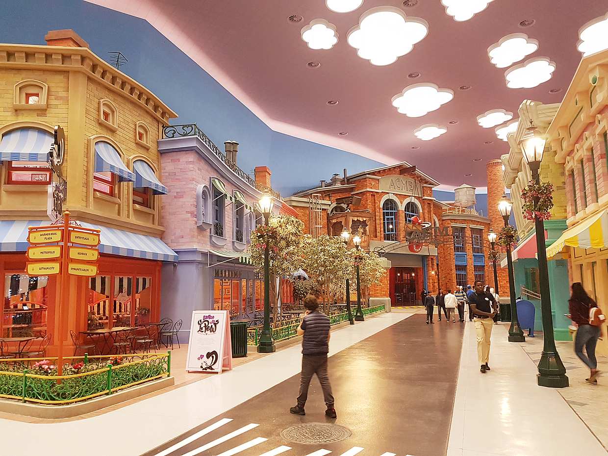 Ferrari World & Warner Brothers Parks with Transfer from Dubai in United Arab Emirates, photo 3