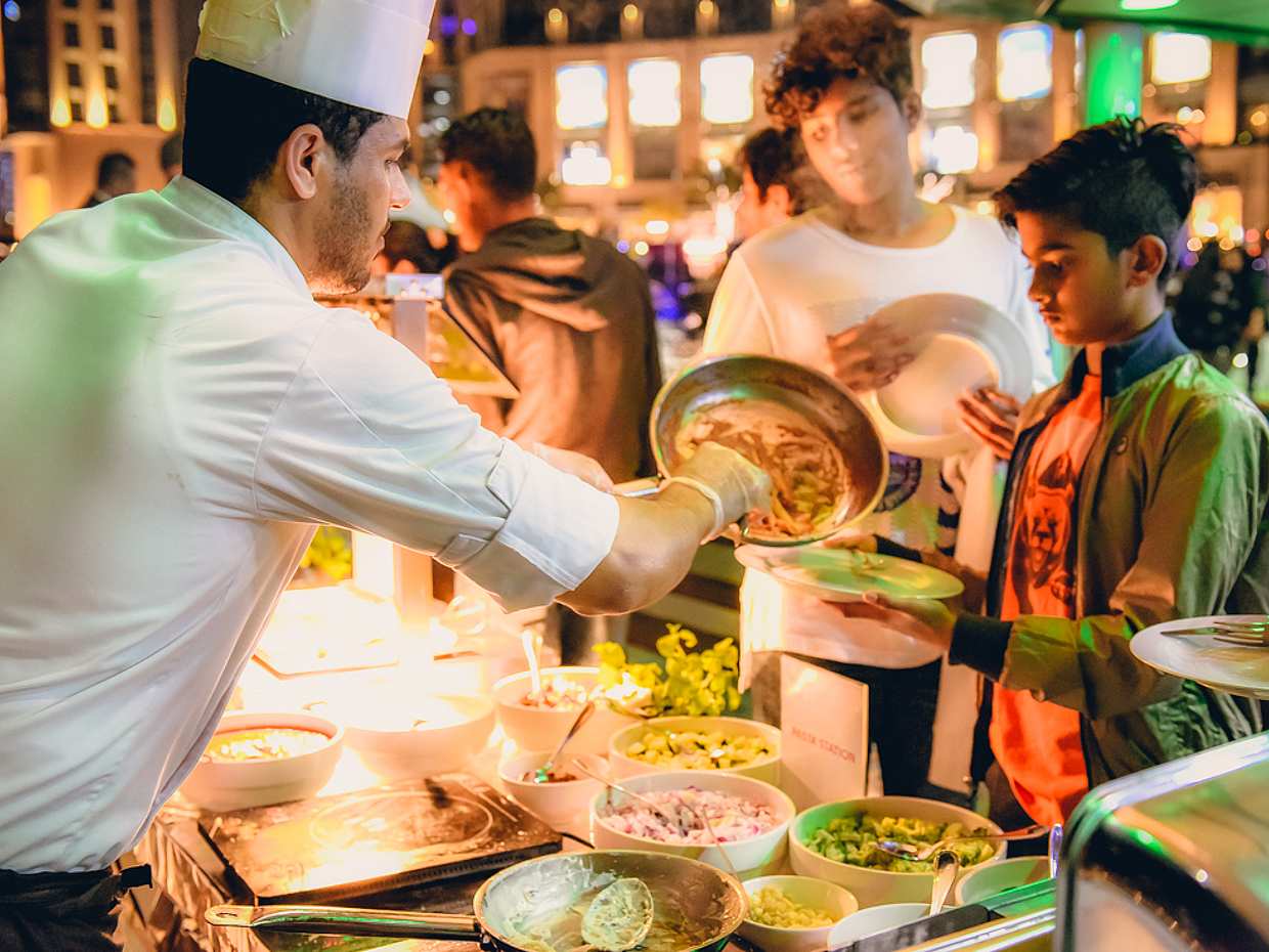 MegaYacht Dinner Cruise VIP Package (Incl. Unlimited Alcohol Drinks) in United Arab Emirates, Dubai, photo 2