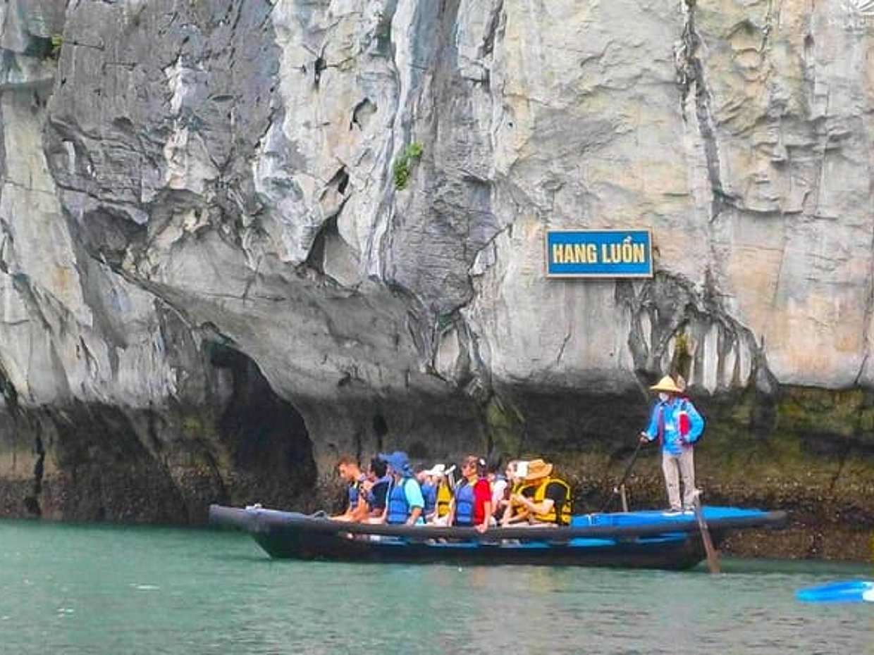 Hanoi to Ha Long Bay: 5-Star Luxury Cruise with Lunch & Kayaking, photo 4