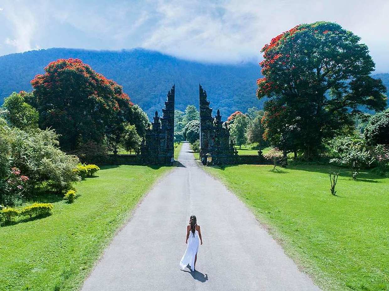 Encanto del Norte: Lago Bratan, Puerta de Handara, Cascada y Columpio en Indonesia
, photo 5