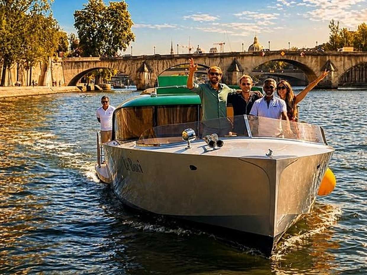Private VIP cruise with champagne tasting and macaroon, photo 3