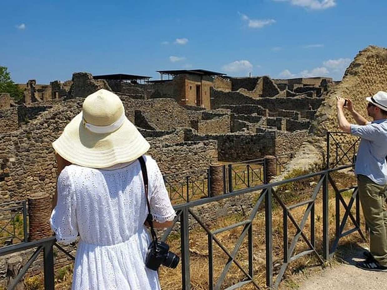 Full-Day Pompeii and Vesuvius Tour with Wine Tasting