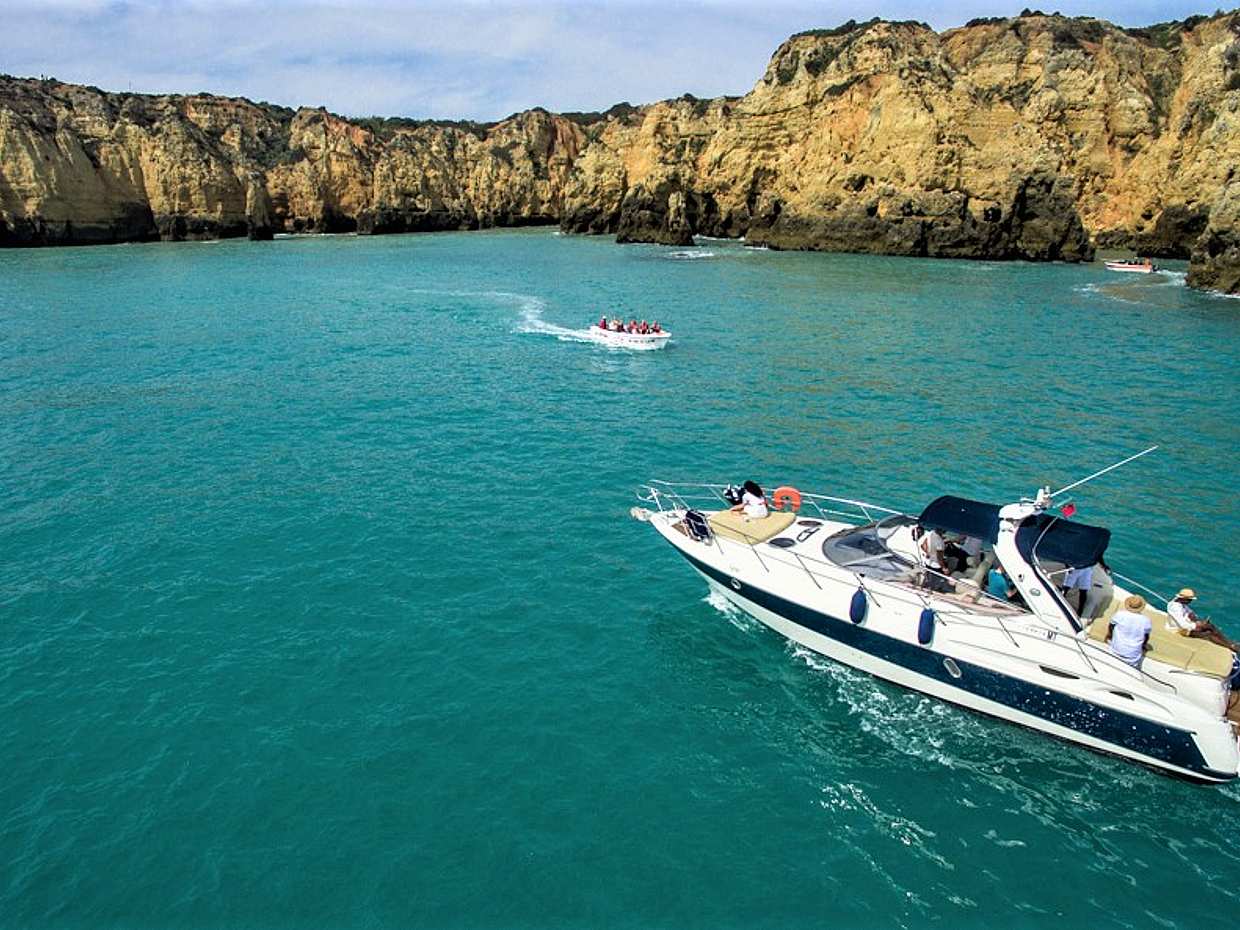 Crucero privado de medio día en yate con bebidas, tapas y tabla de paddle surf en Portugal, Lagos.
, photo 4