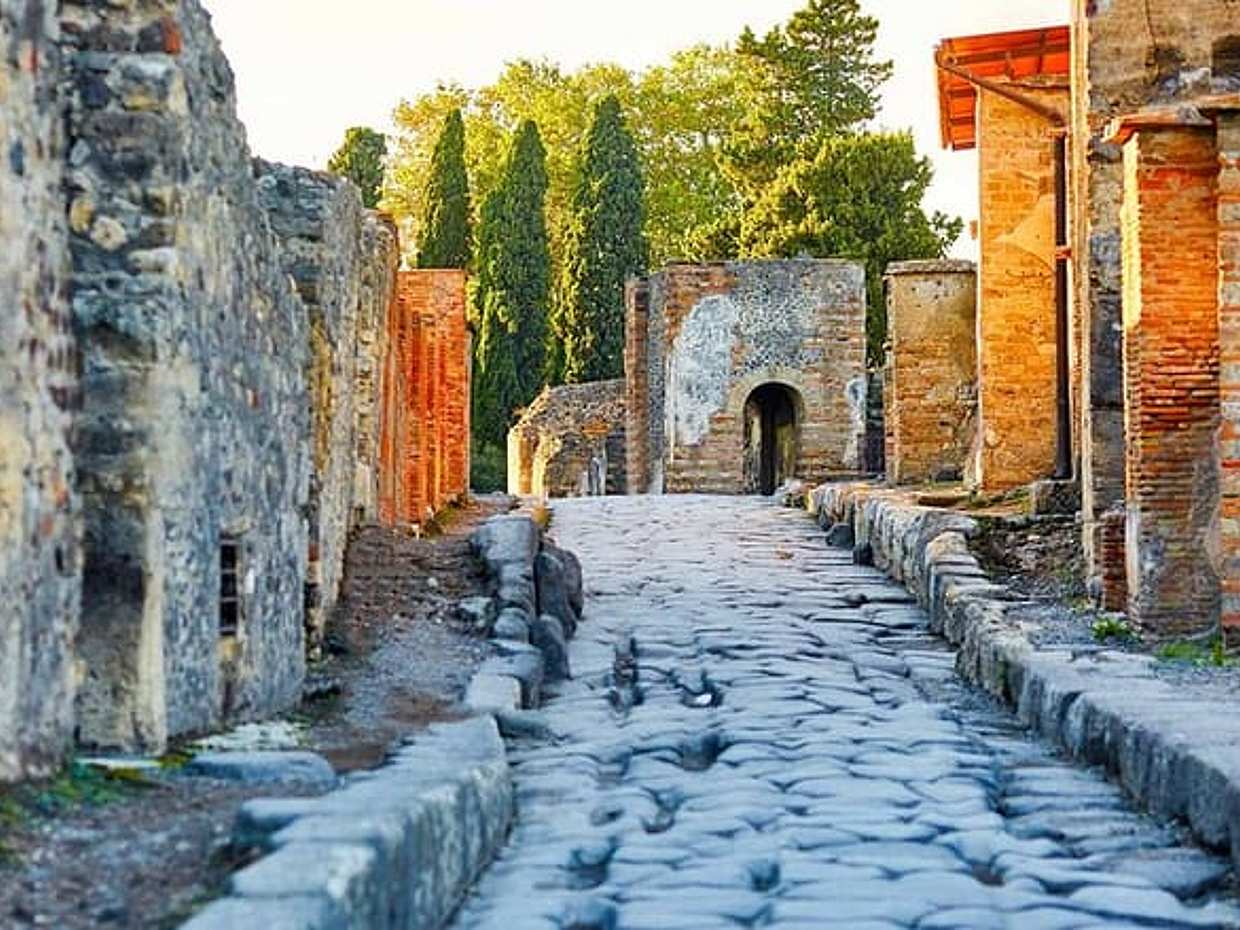 Full Day Private Tour Naples to Sorrento and Pompeii
