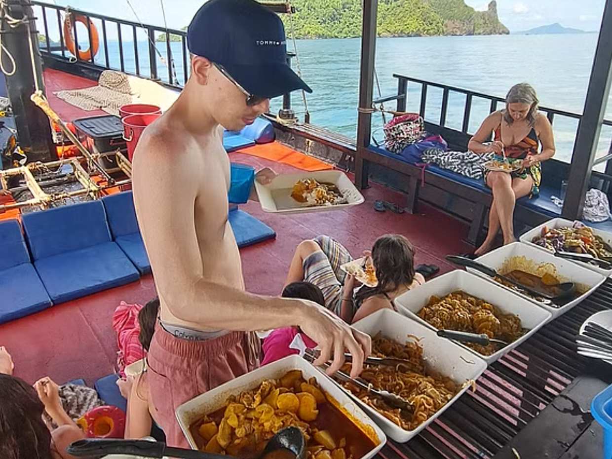 4 Island Sunset Snorkeling Cruise + Bioluminescent Night Snorkel στην Ταϊλάνδη, Krabi
, photo 2