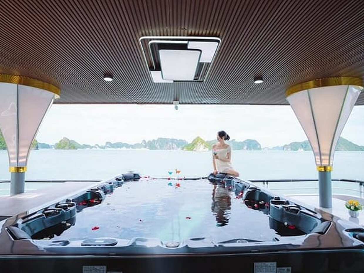 Hanoi : Ha Long Bay Luxury Day Cruise with Limousine and Buffet, photo 3