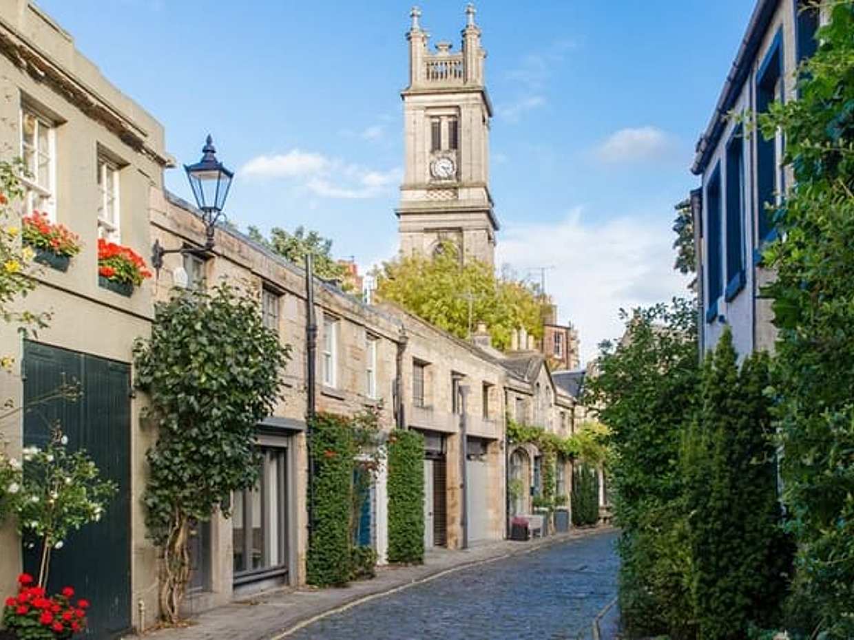True Love Outdoor Escape Game in Romantic Edinburgh in United Kingdom
