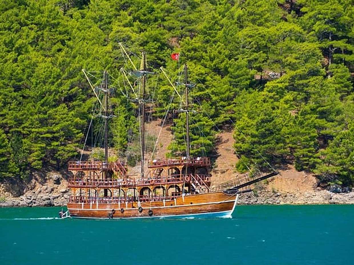 Side: Green Lake Jeep Safari and Boat Tour