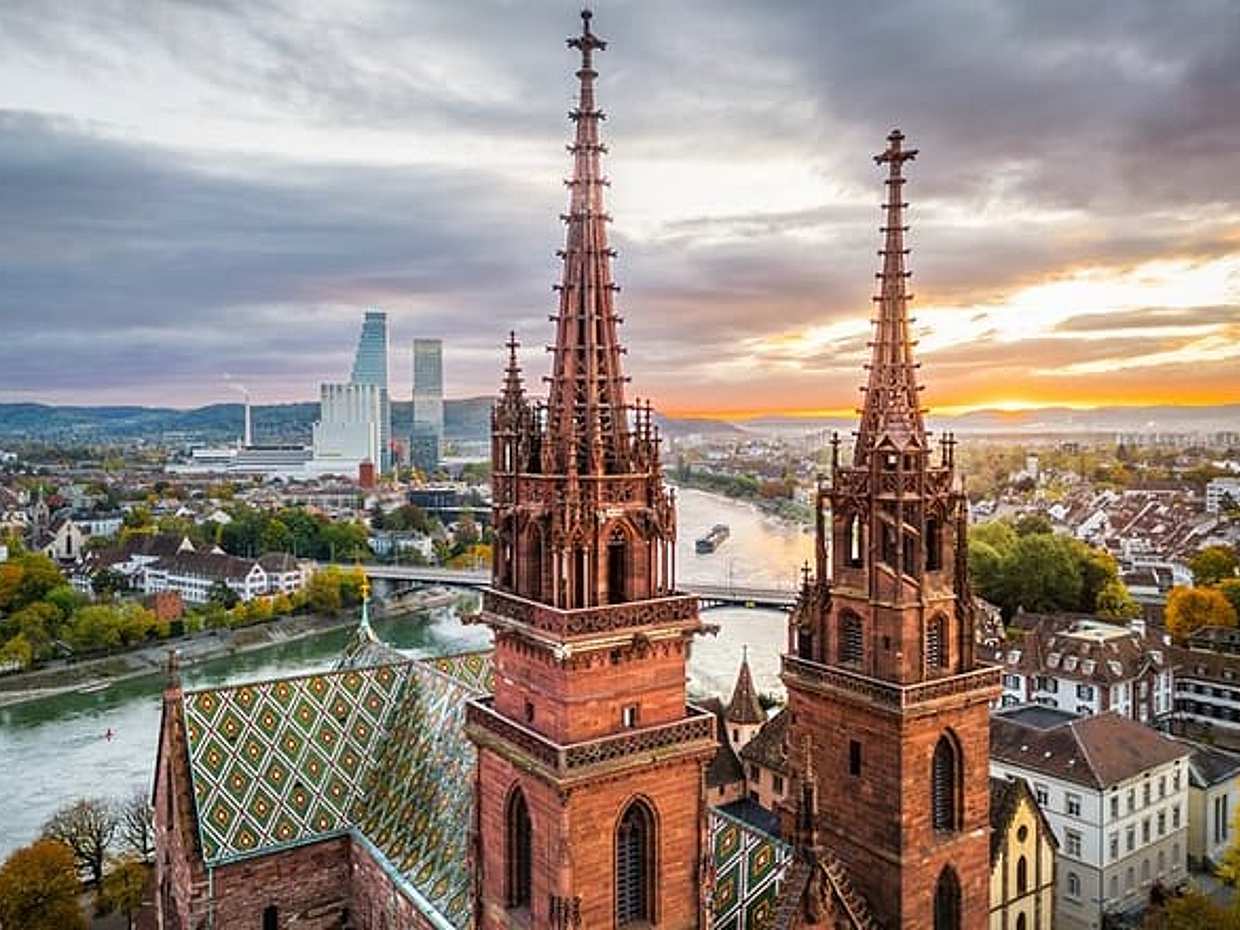 Private transfer from Zurich to Basel, with sightseeing stops