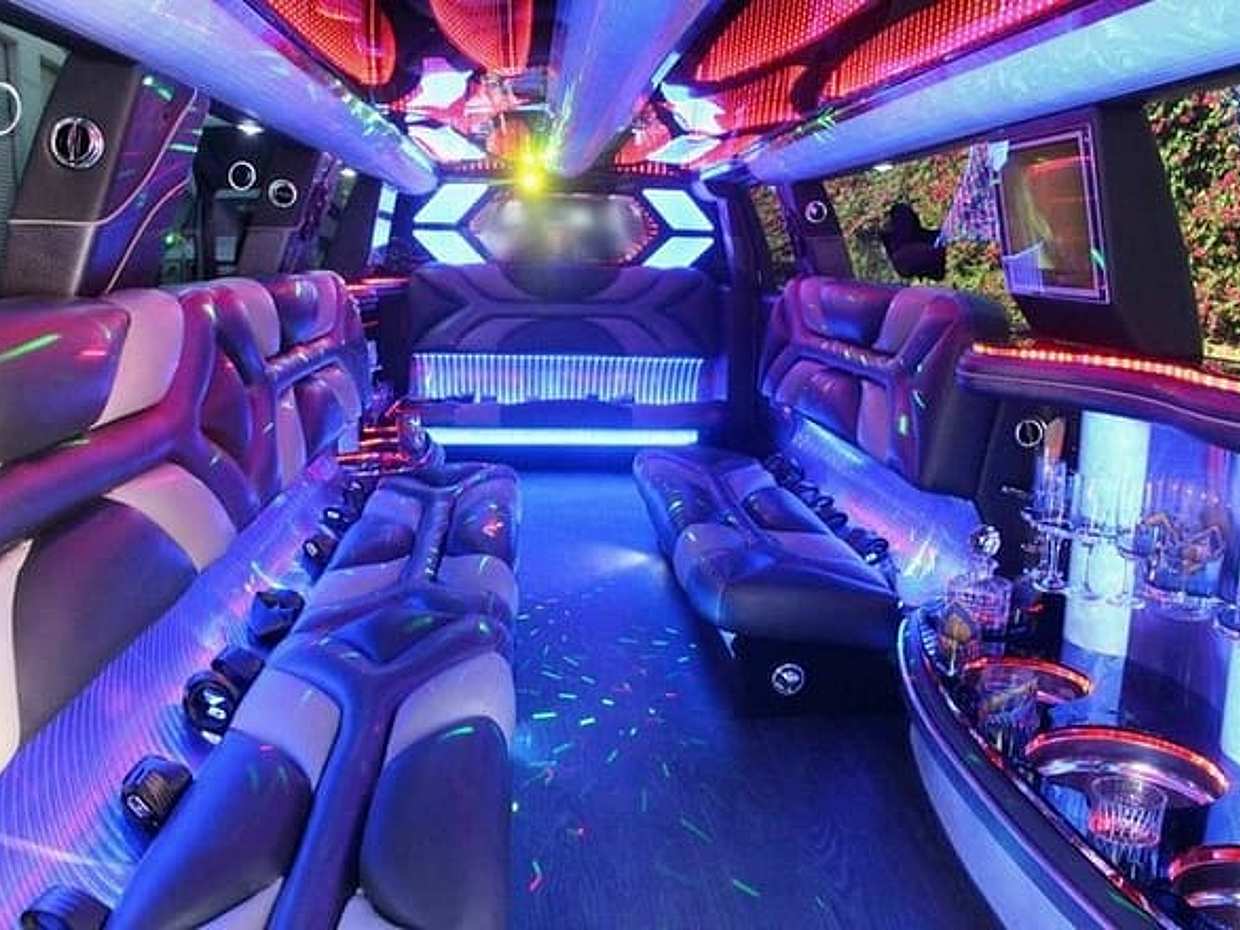 Two hours Private Limo rental with chauffeur in Dubai in United Arab Emirates, Sharjah, photo 3