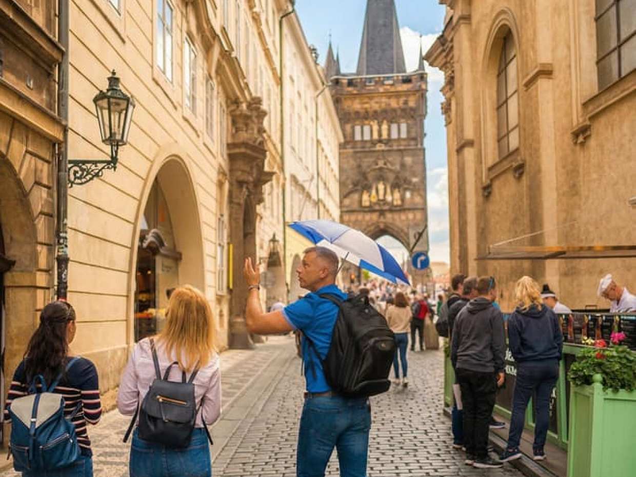 Prag Nehir Teknesi Gezisi ve Öğle Yemeği ile Yürüyüş Turu - Çekya'da 6 saat, photo 4