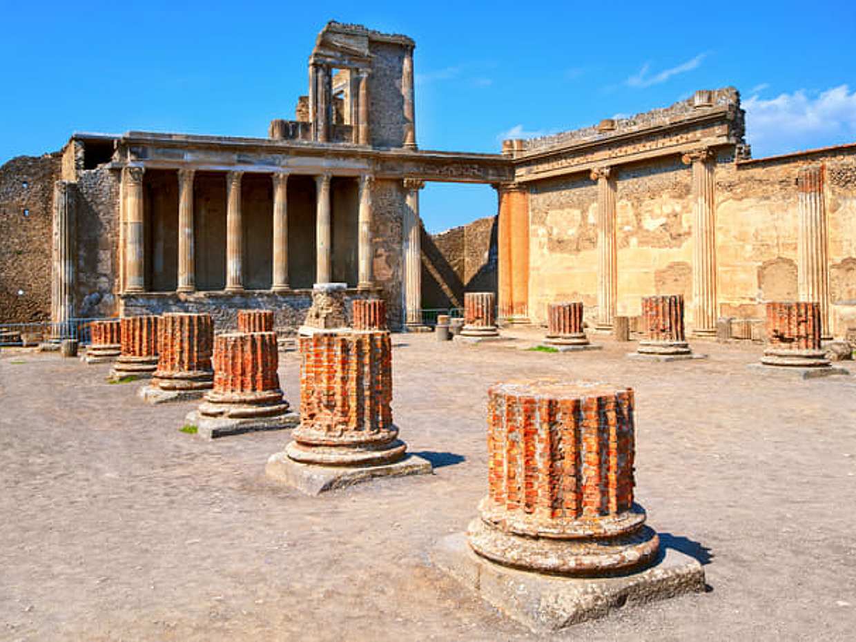 Pompeii express prestige tour by minivan from Rome