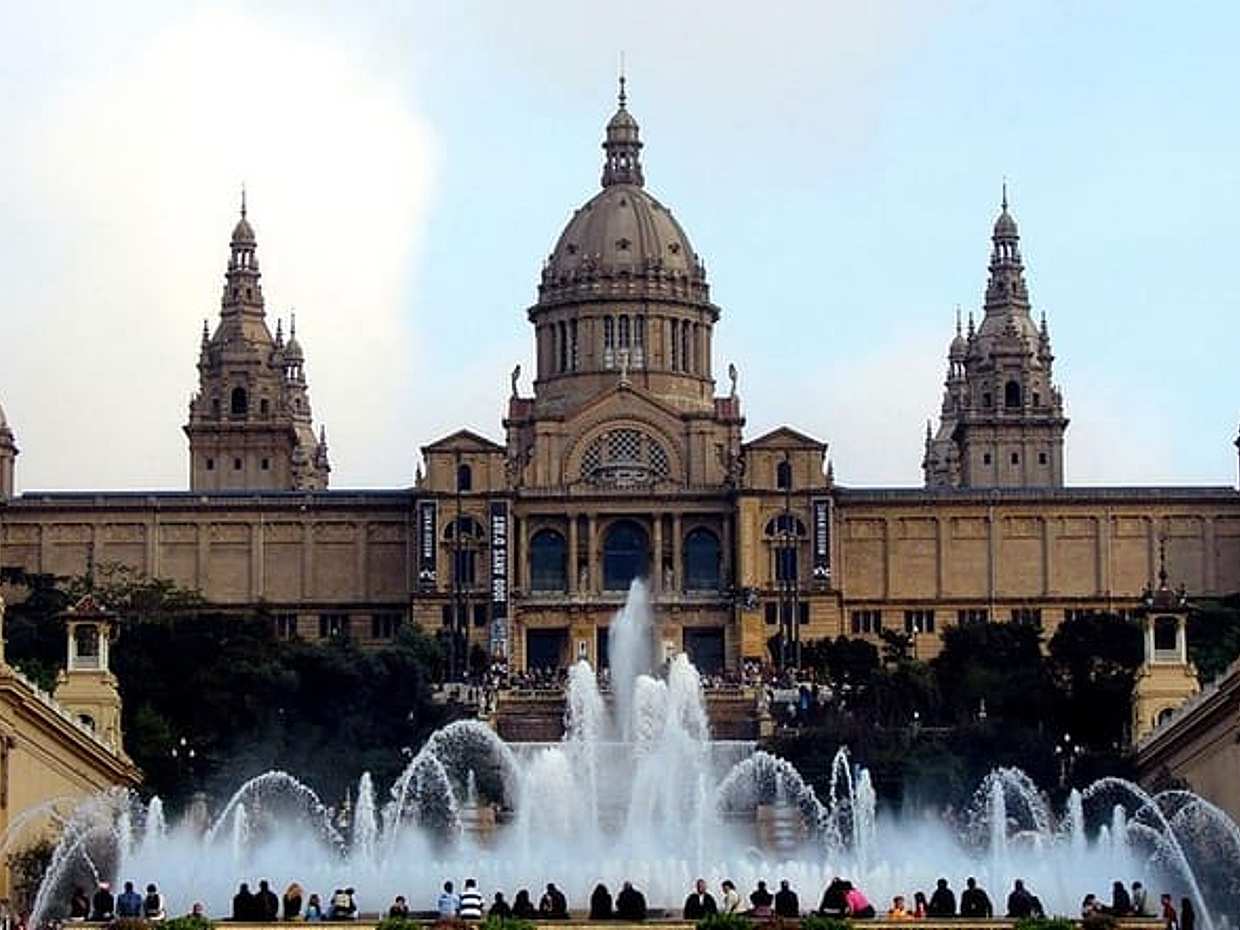 Barcelona Tour Contrasts 4 hours -Reduced group pick up hotel from Barcelona, photo 2