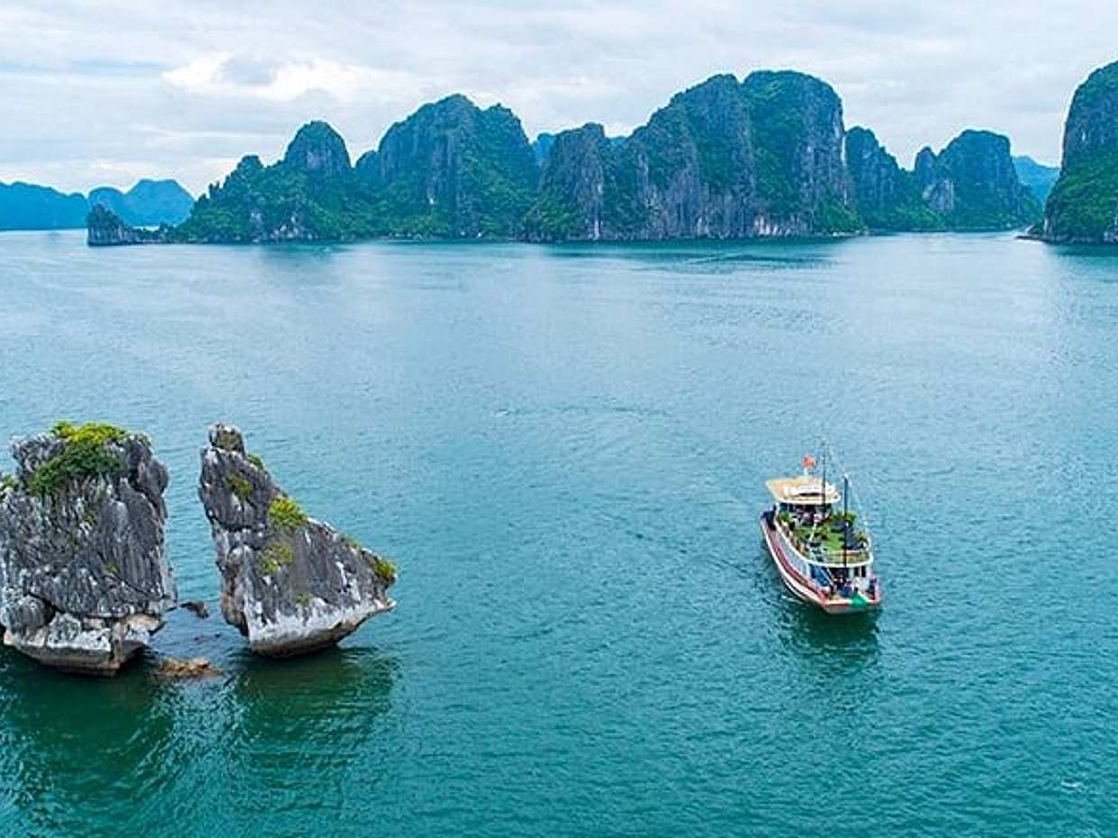 5-Days North Vietnam Package Tour: Hanoi, Halong Bay and Mai Chau, photo 2