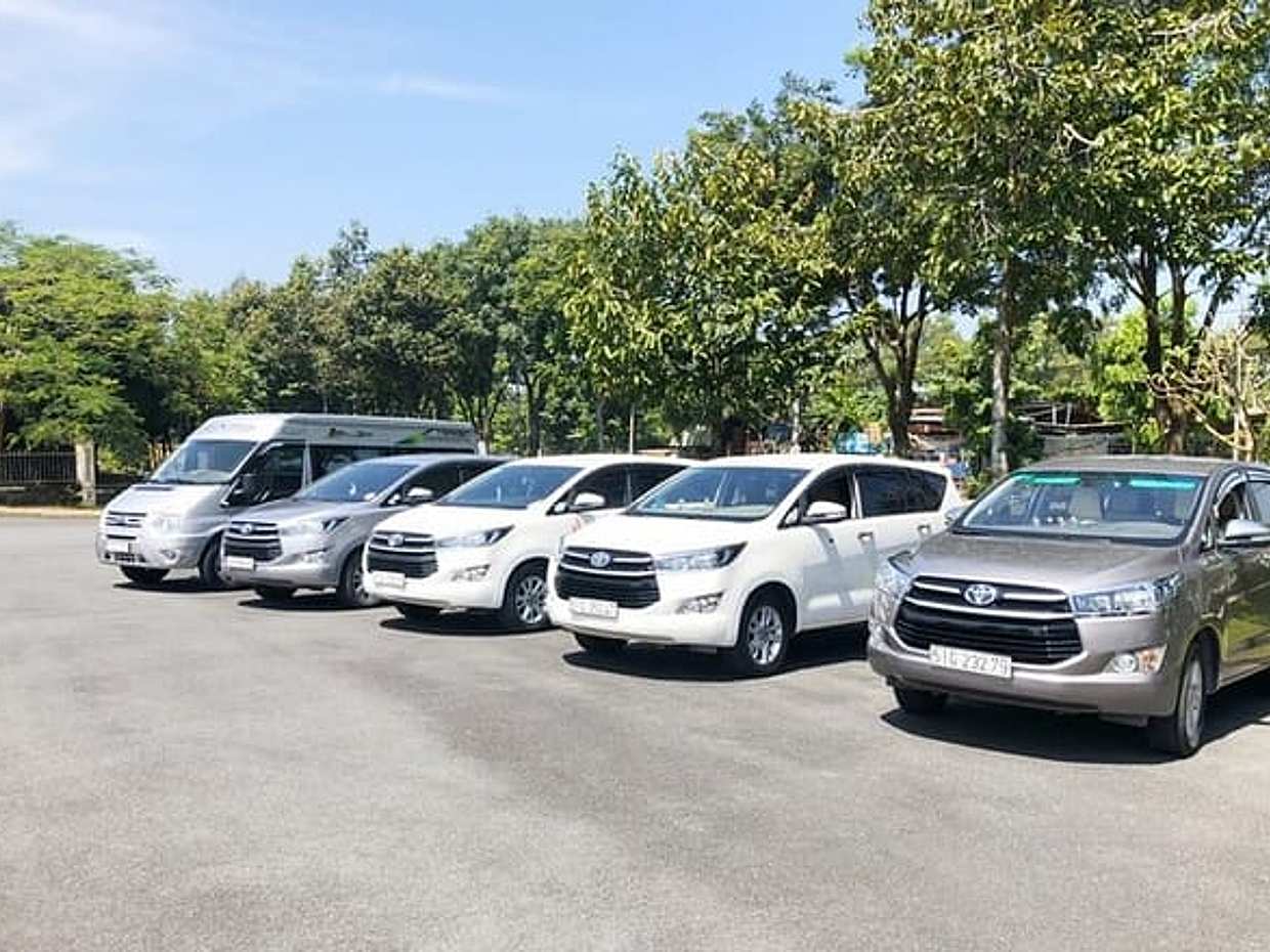Hanoi Private Noi Bai Airport Transfer (PICK UP or SEE OFF), photo 5
