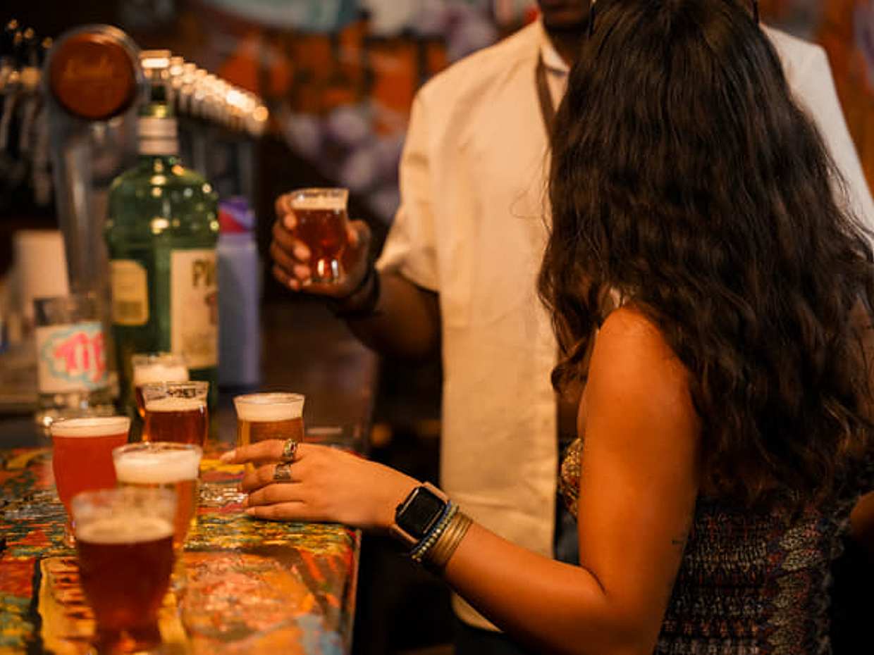 Barcelona: Beer Tasting with Drinks Included & Live Music, photo 3