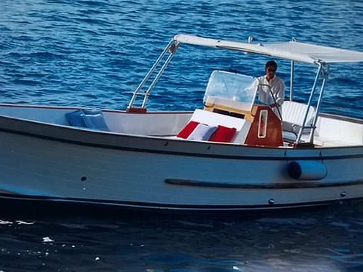 Capri: 2 hour private boat tour, swim, relax & explore hidden gems, photo 3