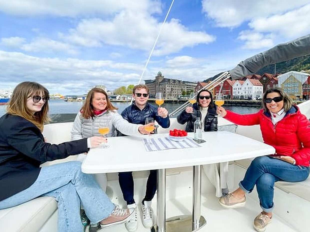 3 h private yacht-cruise around Bergen, photo 4