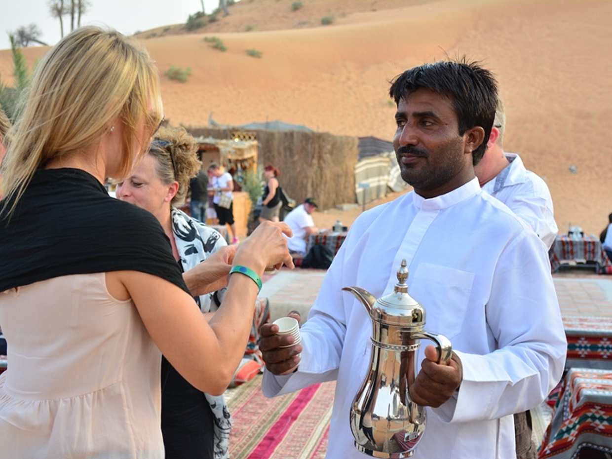 Speisen in der Wüste in den Vereinigten Arabischen Emiraten, Ras al Khaimah