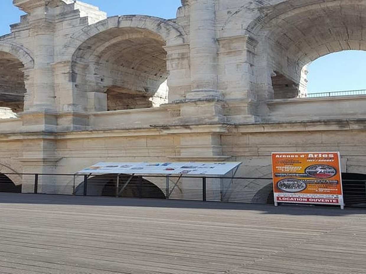 Private Day Trip to Arles, Les Baux-de-Provence and Saint-Remy-de-Provence from Avignon, photo 2