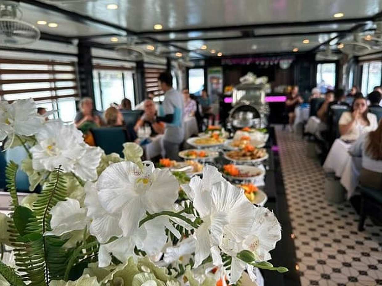 Halong DELUXE Cruise Full Day Tour: Buffet Lunch,Cave and Island, photo 5