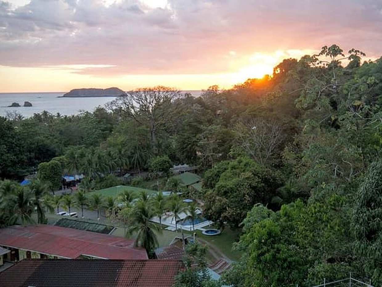 Private Transfer From Cahuita to San Jose, 2 Sightseeing Stops, Costa Rica