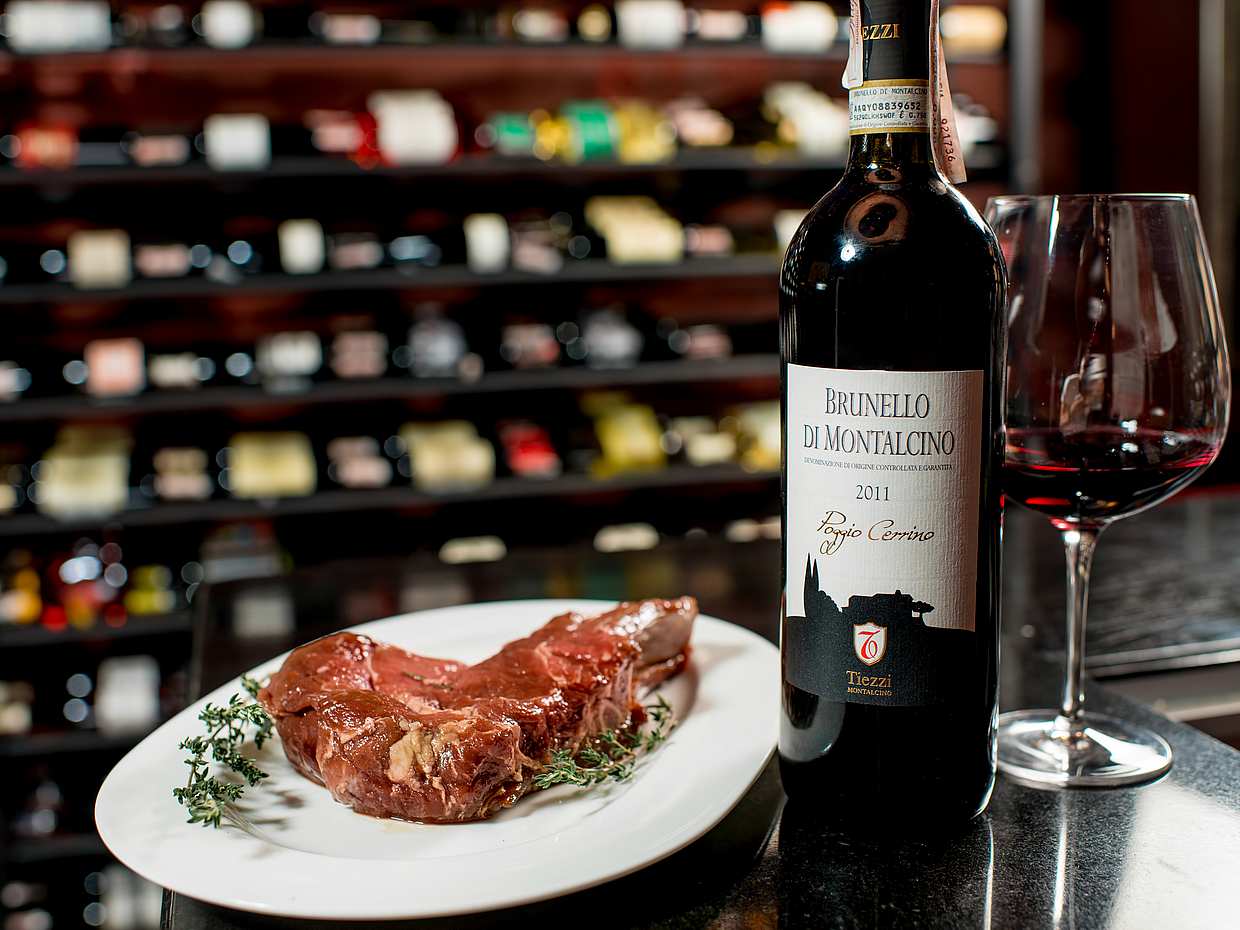 Exclusive Val d'Orcia Tour from Florence - A Cinematic Universe for Wine Lovers in Italy, photo 2