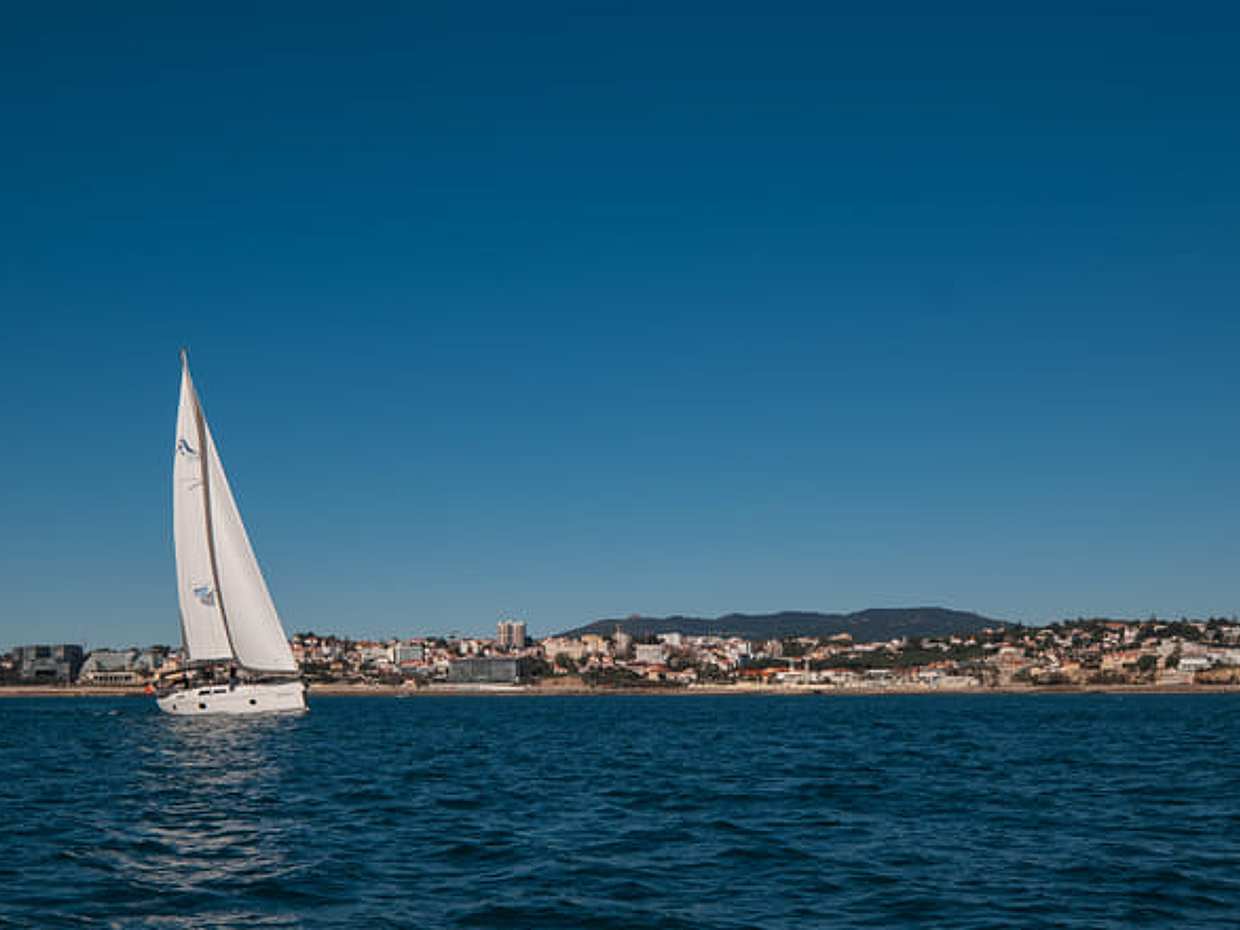 Cascais Luxuriöse Private Segelkreuzfahrt 2h oder 3h mit Begrüßungsgetränk in Portugal