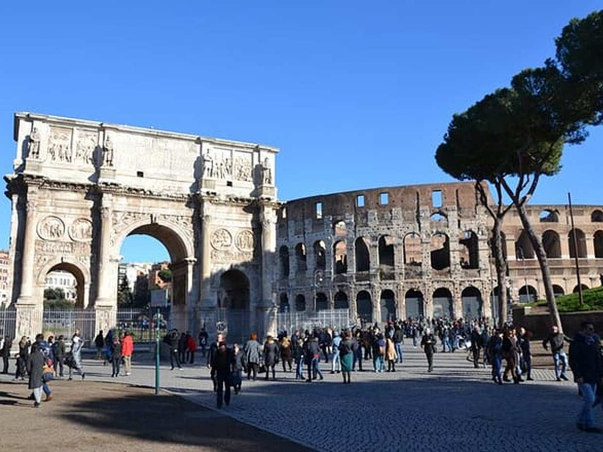 Rome In Style Chauffeured Tour: Colosseum Tour & main sights + Lunch, photo 3