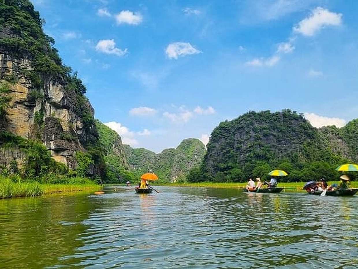 From Hanoi: Hoa Lu, Tam Coc, Mua Caves, Limousine, Buffet, Biking, photo 3
