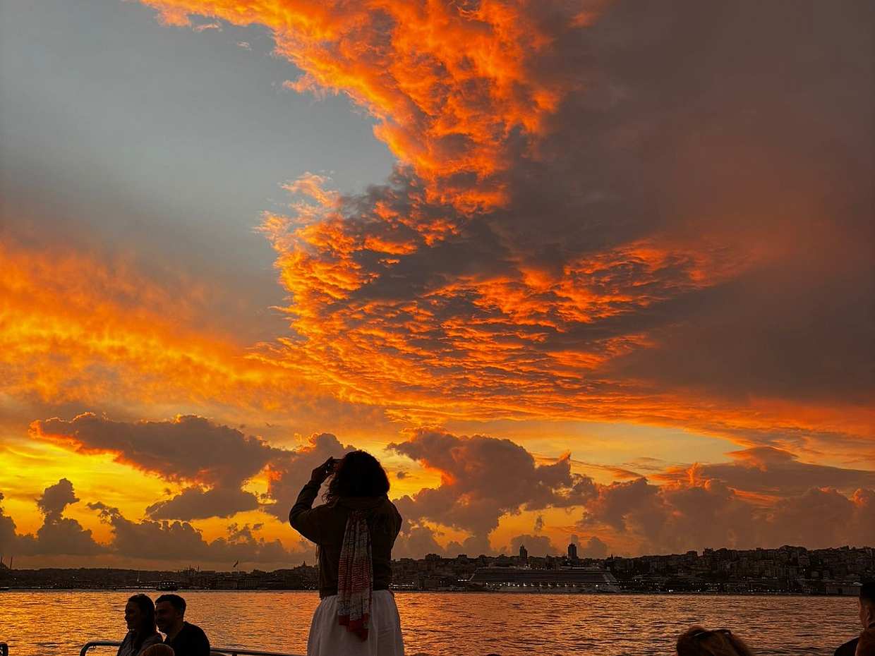 Croisière de luxe en petit groupe au coucher du soleil avec collations en Turquie, Istanbul.
