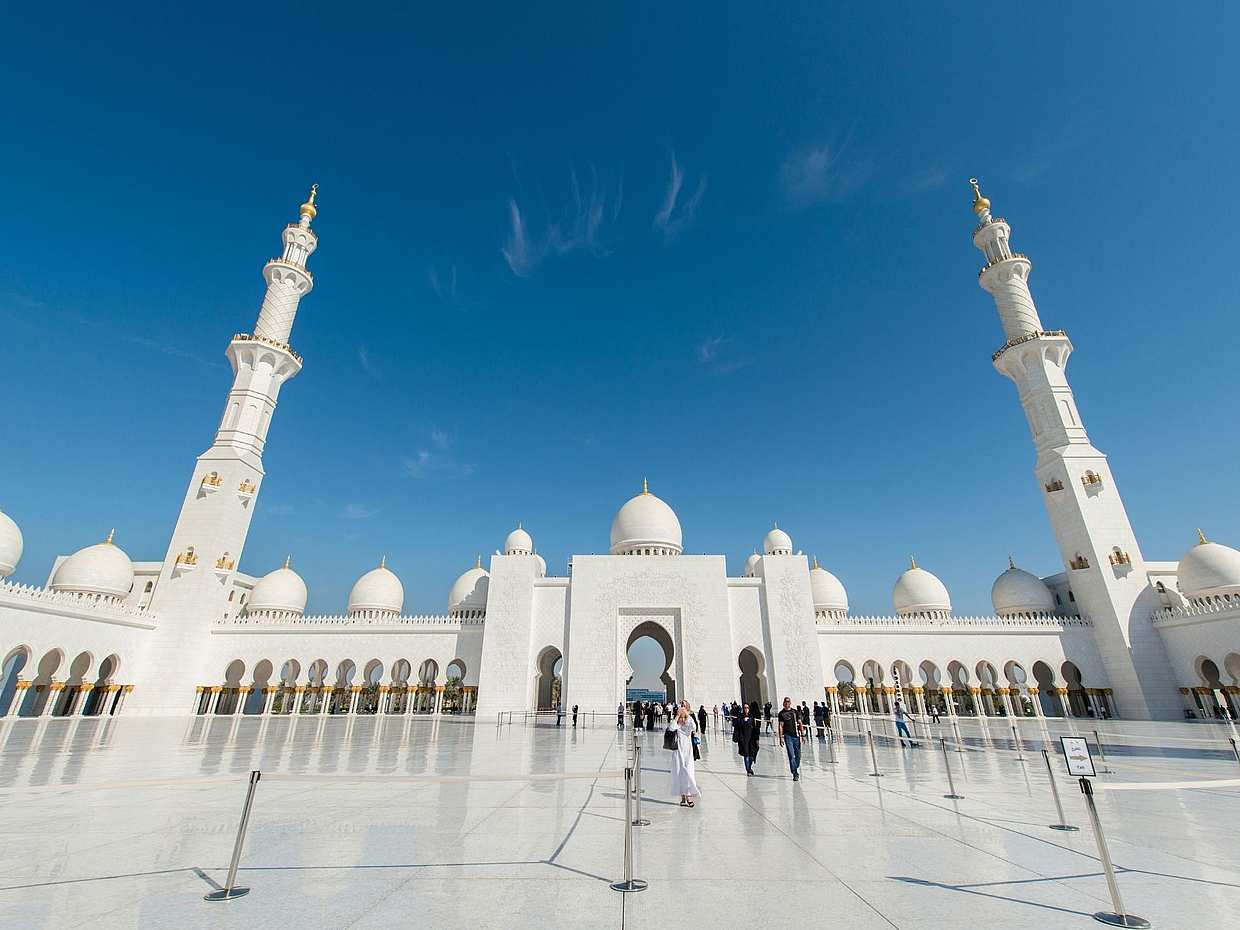 Abu Dhabi Halbtagestour durch die Stadt in den Vereinigten Arabischen Emiraten, Scheich-Zayid-Moschee
, photo 4