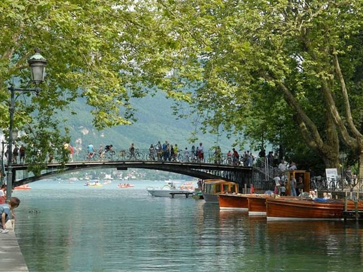 Annecy Scavenger Hunt & Highlights Self-Guided Walking Tour, photo 5