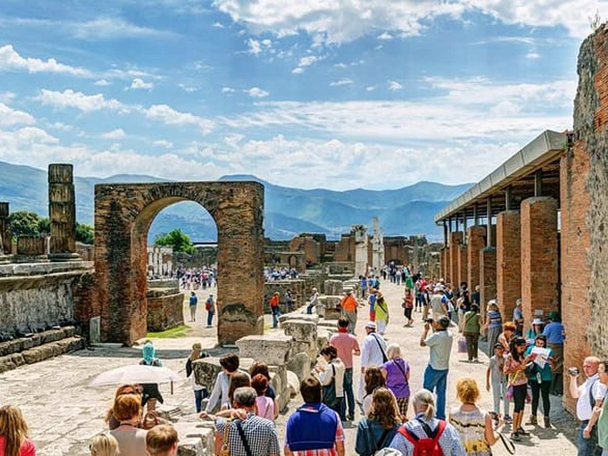 Private Hop-on hop-off - TOUR ALL INCLUSIVE - Pompeii Park and Vesuvio