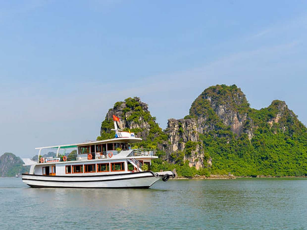 Luxury One Day Tour to Halong Bay From Hanoi On Limousine & NEWEST Highway, Vietnam