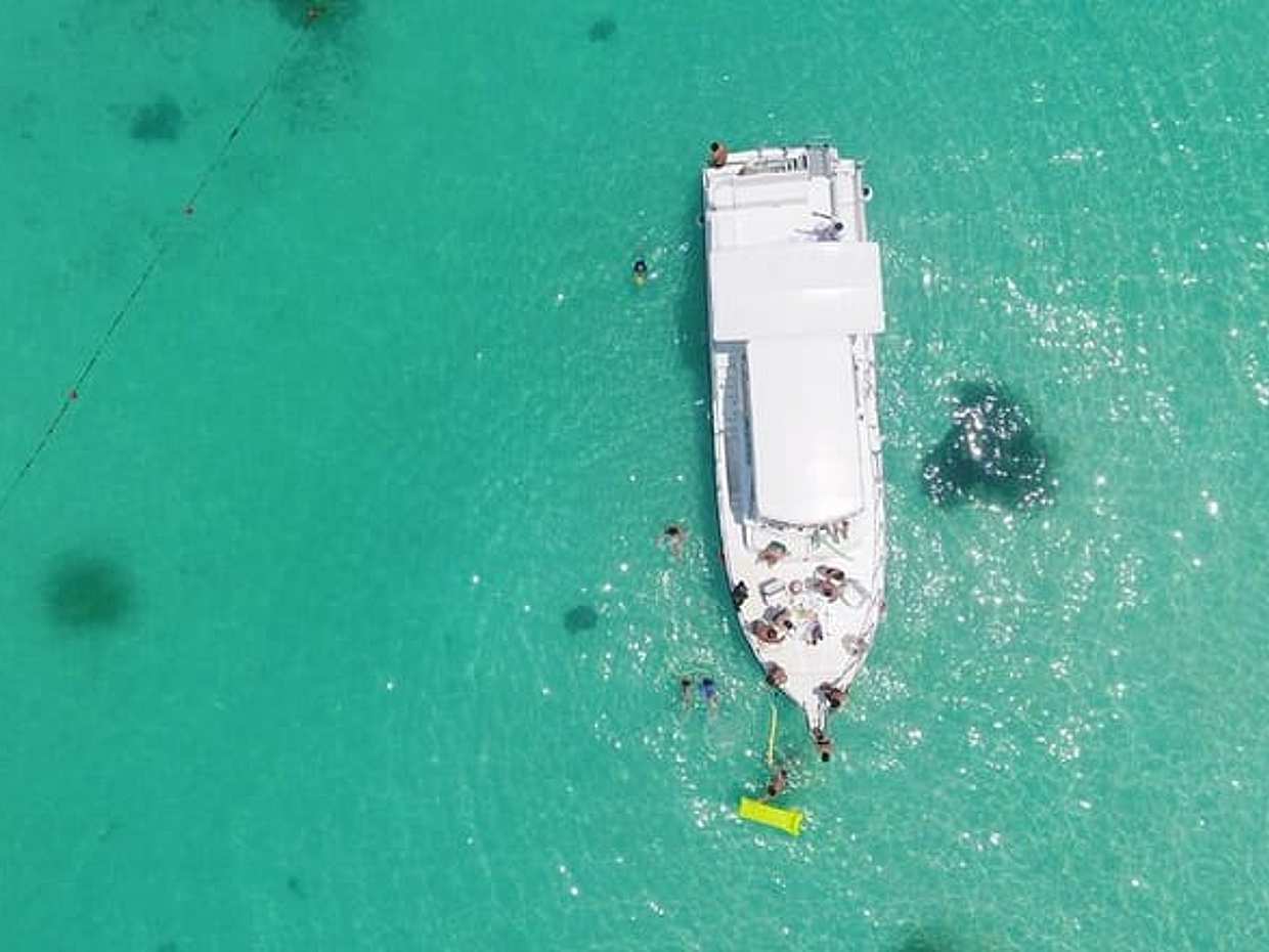 Isla Mujeres Full Day Tour on Yacht with Snorkel and Buffet, photo 4
