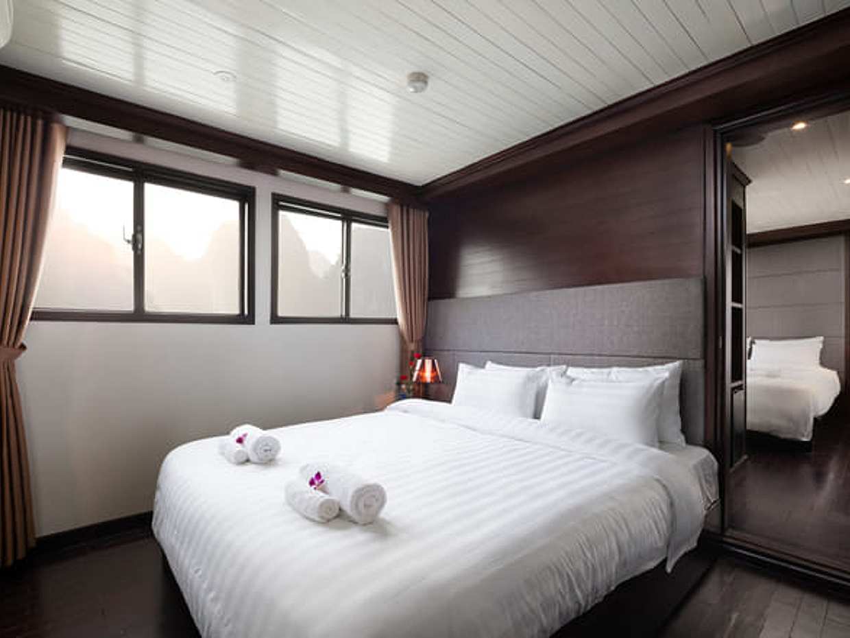 Halong Bay Mid Range Overnight Cruise ( 2 days 1 night), Vietnam, photo 4