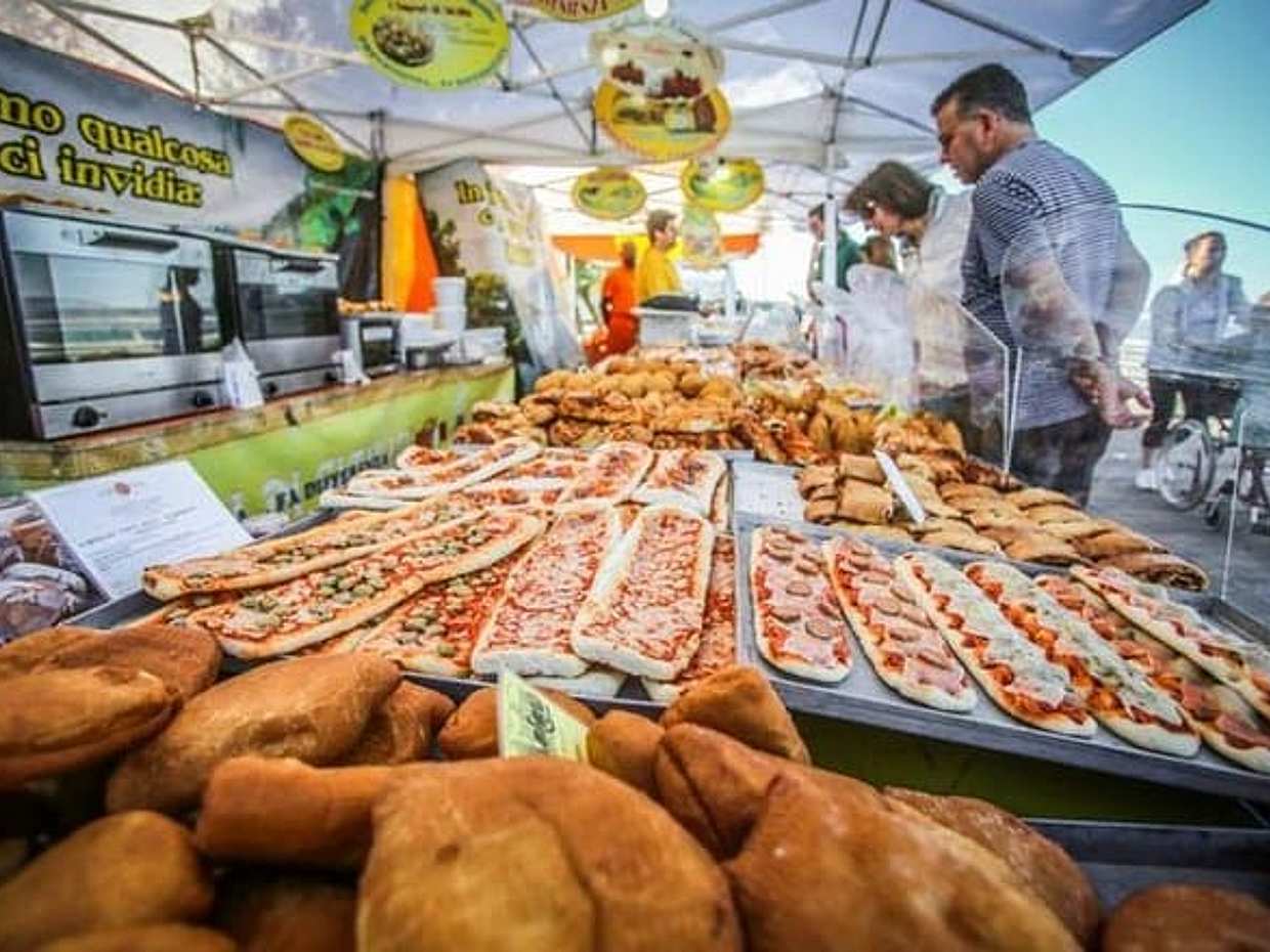 Naples: 2-Hour Walking Tour with Street Food Tasting, photo 5