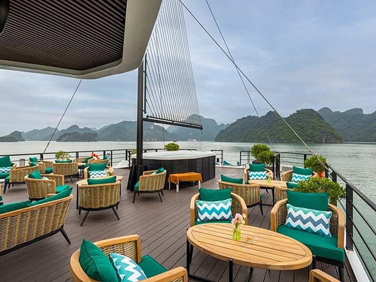 The Halong Catamaran Cruise - Luxury Day Tour with Jacuzzi, photo 4