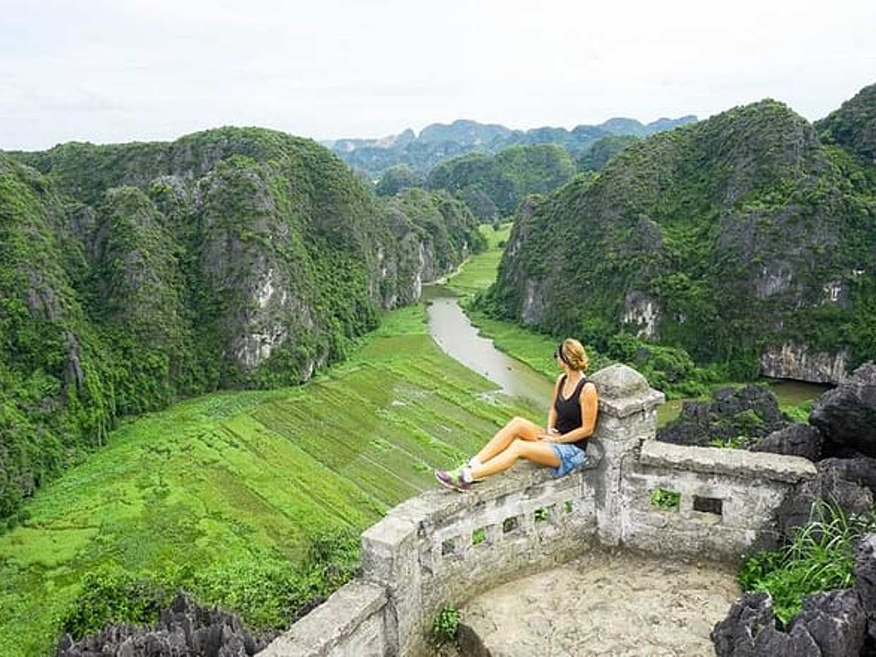 Deluxe Group Hoa Lu Tam Coc Mua Cave Full Day Tour, Limousine