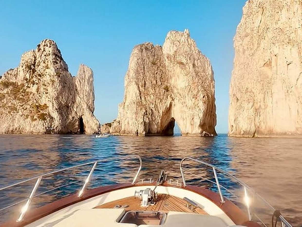 3 Stunden komfortable Capri Privattour mit dem Boot in Italien, Marina Grande, photo 4
