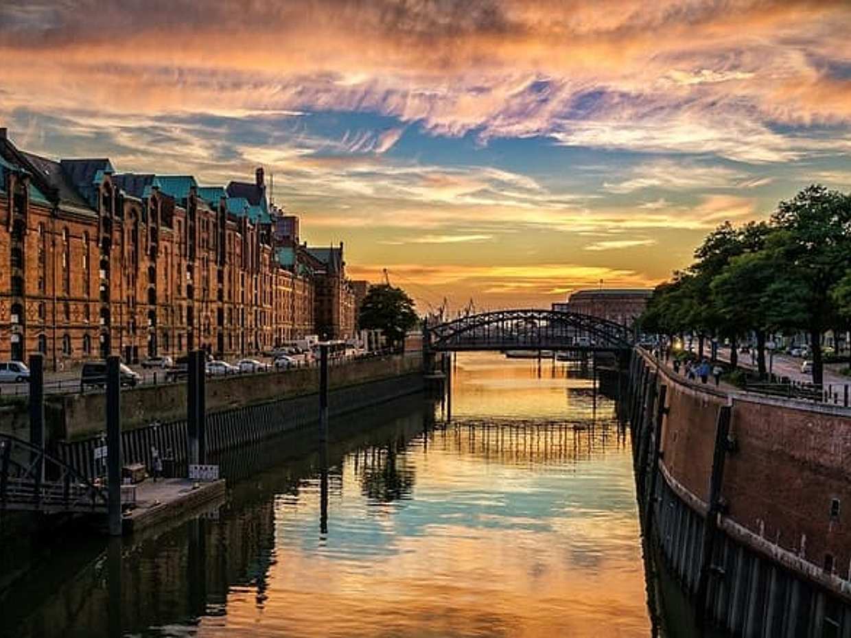 Private Transfer From Berlin to Hamburg With a 2 Hour Stop, photo 4