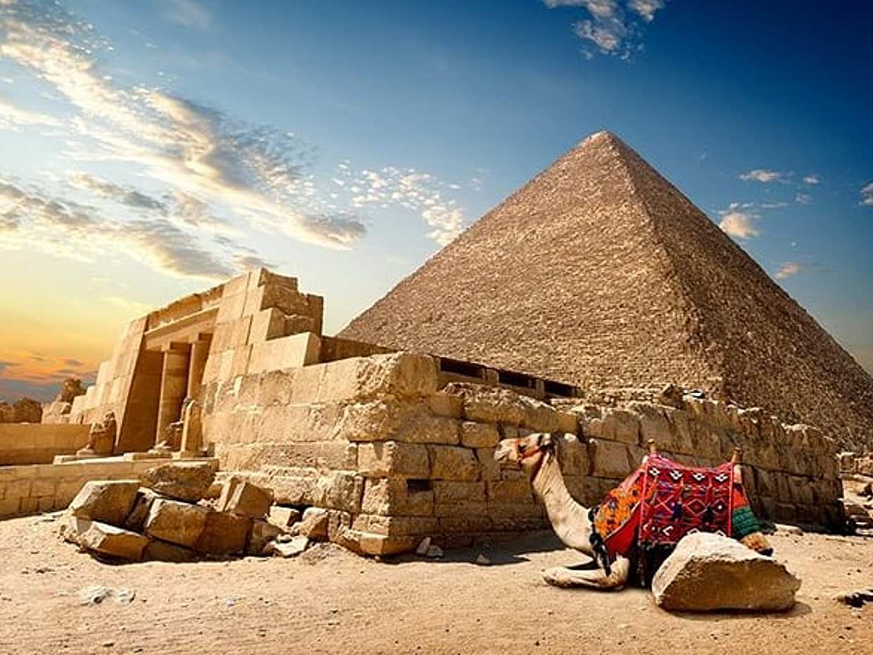 Private Tour To Pyramids, Sphinx, Egyptian Museum and Bazaar including Lunch, photo 2