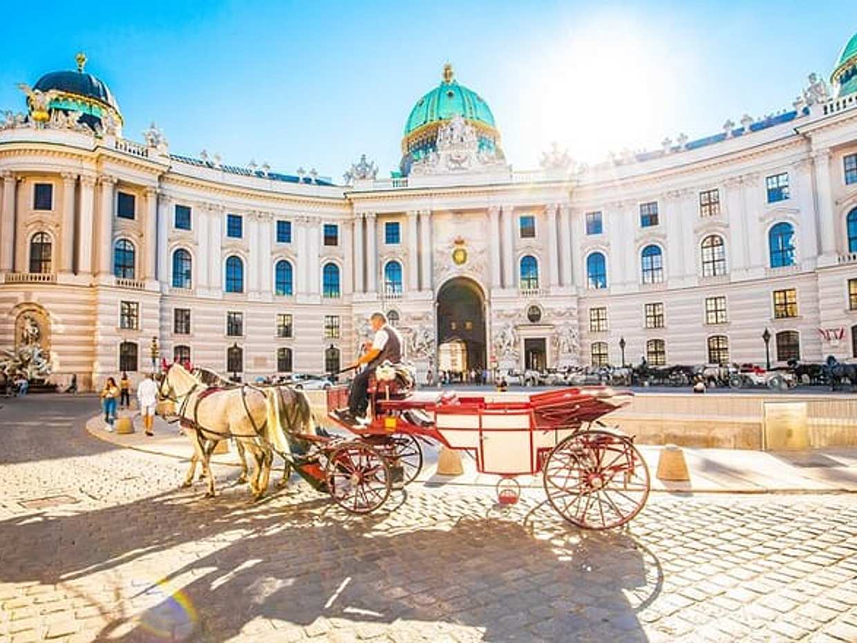 Prague to Vienna Private Transfer with Optional Sightseeing Stops
