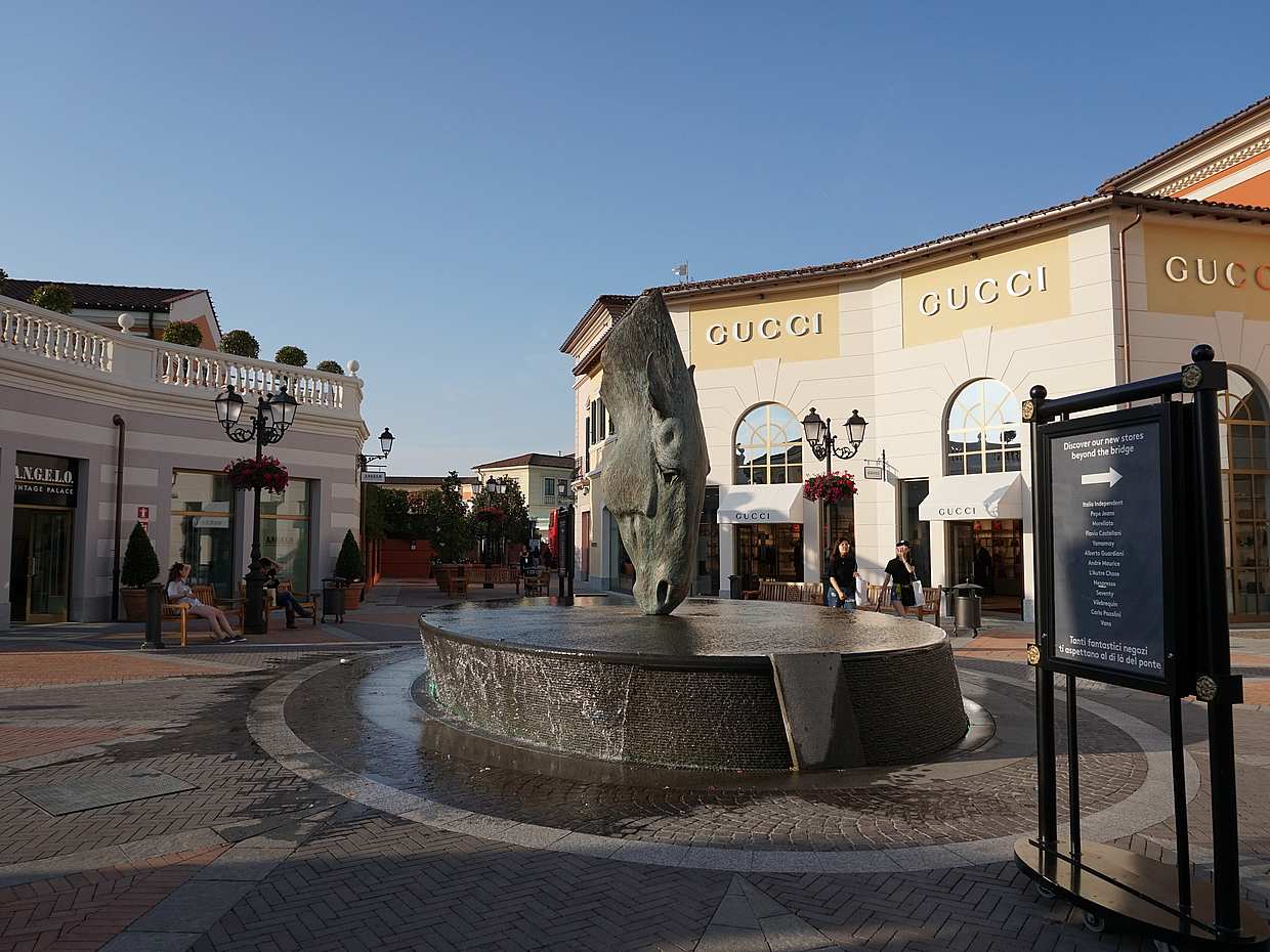 Privátní nákupní výlet do Serravalle Outlet z Milána v Itálii., photo 3