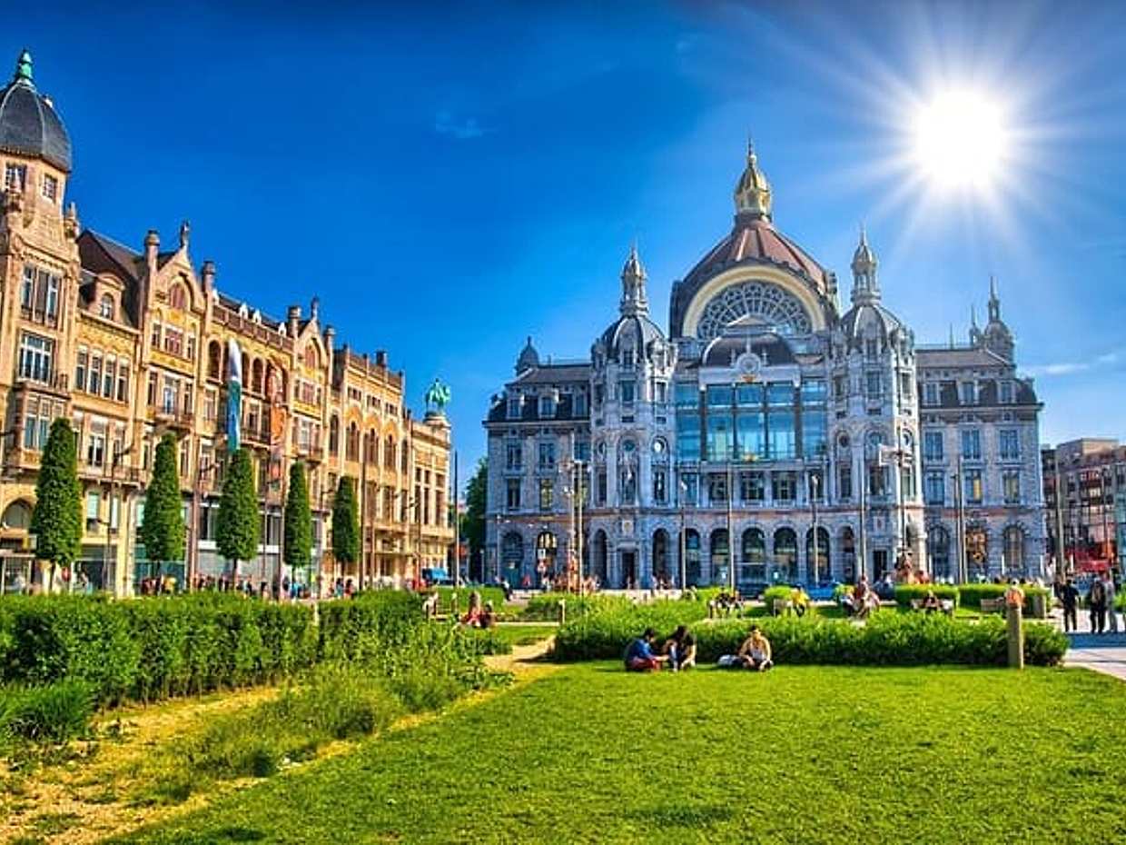 Private direct transfer from Rotterdam to Antwerp in Netherlands