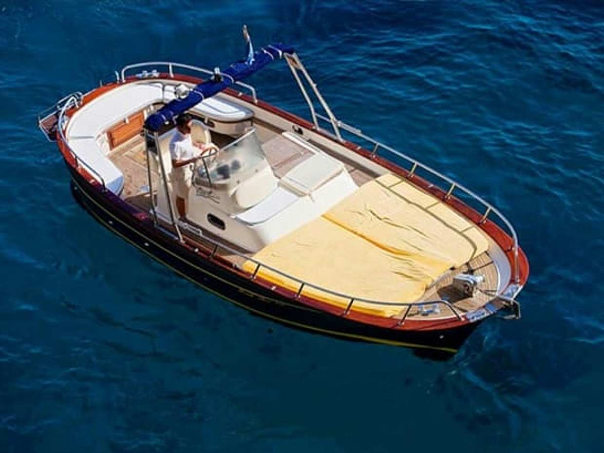 Capri: 6 hour private boat tour among hidden bays and crystal-clear waters